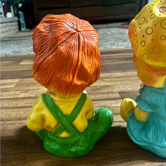 Universal Statuary Corp. • Yellow/Orange • Vintage • Boy & Girl • Statue Set - Picture 15 of 16